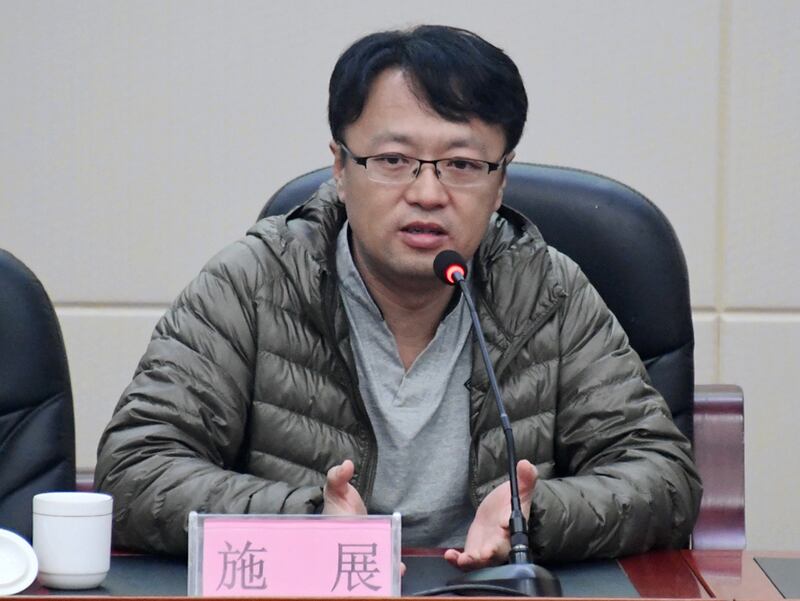 中國外交學院教授、世界政治研究中心主任施展：在互聯網及社媒普及的年代，澤連斯基「成為政治界的搖滾明星」。（網絡圖片）