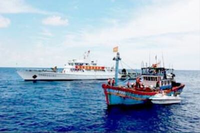 Tàu Trung Quốc bắt tàu đánh cá Việt Nam hồi năm 2009