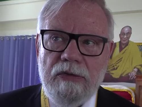 ཅེག་གྲོས་ཚོཊ་གོང་མའི་ཚོཊ་གཞོན་གྱིས་རྒྱ་ནག་གིས་འགྲོ་བ་མིའི་ཐོབ་ཐང་ལ་བརྩི་བཀུར་ཞུ་དགོས་ཞེས་གསུངས།