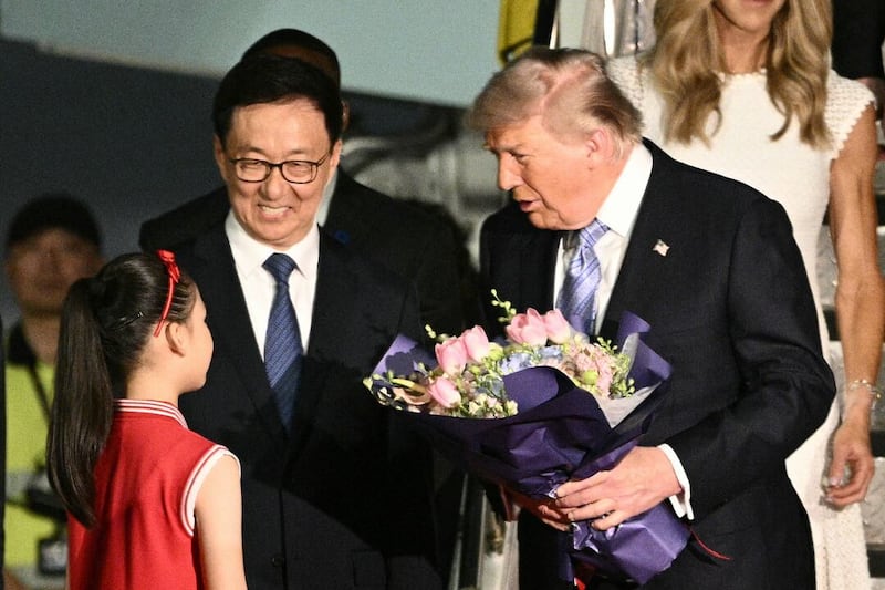 “空军一号”降落北京 “特习会”即将登场