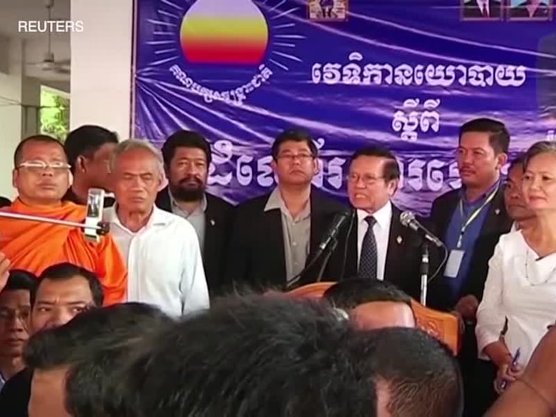 តំណាងអ្នកគាំទ្របក្សសង្គ្រោះជាតិ ទាមទារឲ្យលោក កឹម សុខា លាលែងតំណែងពីប្រធានបក្ស