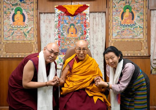 ༸གོང་ས་༸སྐྱབས་མགོན་ཆེན་པོ་མཆོག་གིས་བོད་མི་མང་སྤྱི་འཐུས་སྦྲེལ་པོ་རྣམ་གཉིས་ལ་མཇལ་ཁ་སྩལ་བ།